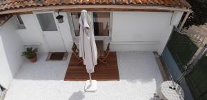 Maisons de vacances petit studio independant dans jardin avec parking et portail electrique : photos des chambres