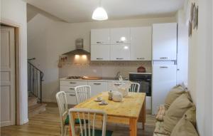 Lovely Home In Dignano With Kitchen