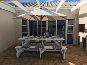 La Mer, a beautiful beachfront home in Sandbaai