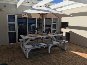 La Mer, a beautiful beachfront home in Sandbaai
