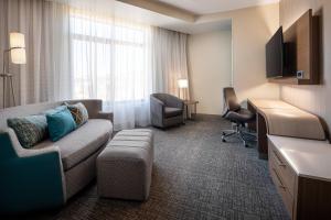 One-Bedroom King Suite with Sofa Bed room in Courtyard by Marriott Petaluma Sonoma County