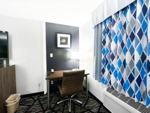 Standard King Room room in Coratel Inn & Suites Blaine