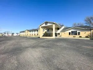 Blaine Town Inn & Suites - North Branch