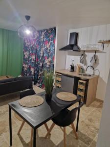 Appartements Appartement avec cour sur Malaucene : photos des chambres