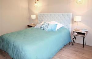 Maisons de vacances Lovely Home In Chteauneuf-de-mazenc With Outdoor Swimming Pool : photos des chambres
