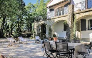 Maisons de vacances Nice Home In Chteauneuf-de-mazenc With Wifi, Private Swimming Pool And Outdoor Swimming Pool : photos des chambres