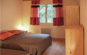 Maisons de vacances Stunning home in Saint-Vivien-de-Mdoc with 5 Bedrooms and WiFi : photos des chambres