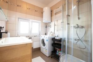 Pipi 2BR apt with Balcony