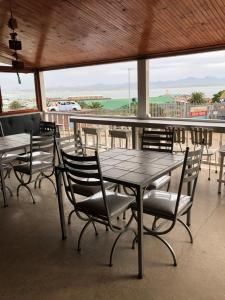 Above The Harbour solar-powered accommodation