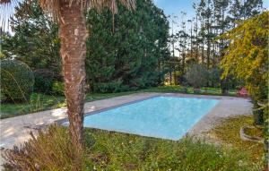 Maisons de vacances Awesome Home In Lognan With Outdoor Swimming Pool, Sauna And 8 Bedrooms : photos des chambres