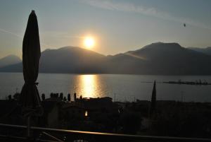 Camera Tripla con Balcone e Vista Lago
