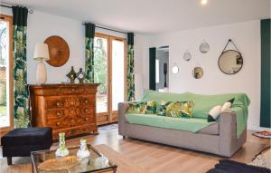 Maisons de vacances Nice home in Hourtin with Outdoor swimming pool, WiFi and 4 Bedrooms : photos des chambres