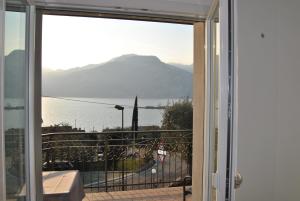 Junior Suite with Balcony and Lake View and Kitchenette