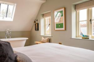 The Bottle & Glass Inn - Deluxe Room - Room 3