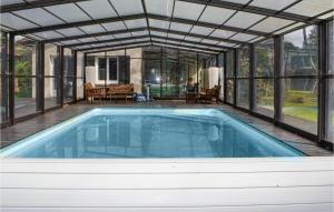 Maisons de vacances Awesome Home In Andernos-les-bains With Outdoor Swimming Pool, Heated Swimming Pool And Swimming Pool : photos des chambres