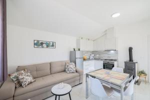 Villa Marinerro completely energy self-sustainable surrounded by olive groves and an orchard
