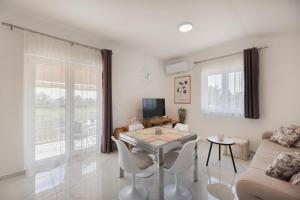 Villa Marinerro completely energy self-sustainable surrounded by olive groves and an orchard