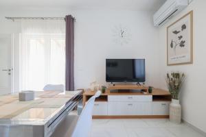 Villa Marinerro completely energy self-sustainable surrounded by olive groves and an orchard