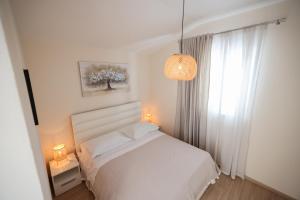 Villa Marinerro completely energy self-sustainable surrounded by olive groves and an orchard