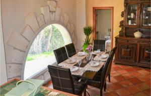 Maisons de vacances Amazing Home In Coutras With Indoor Swimming Pool, Wifi And Swimming Pool : photos des chambres