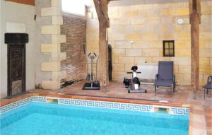 Maisons de vacances Amazing Home In Coutras With Indoor Swimming Pool, Wifi And Swimming Pool : photos des chambres