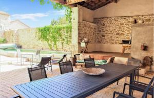 Maisons de vacances Awesome Home In Cruviers-lascours With Outdoor Swimming Pool, Wifi And 4 Bedrooms : photos des chambres