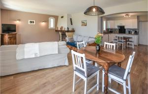 Nice Home In Rognonas With Wifi