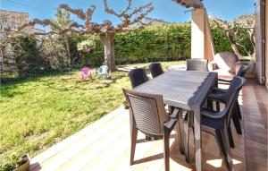 Maisons de vacances Amazing Home In Rognonas With Wifi And 3 Bedrooms : photos des chambres