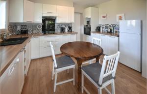 Nice Home In Rognonas With Wifi