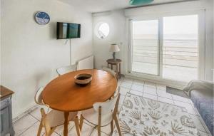 Appartements Awesome Apartment In Fort-mahon-plage With 1 Bedrooms And Wifi : photos des chambres