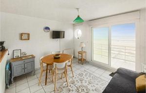 Appartements Awesome Apartment In Fort-mahon-plage With 1 Bedrooms And Wifi : photos des chambres