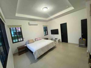 Cozy Home with pool near Beach in gated comunity