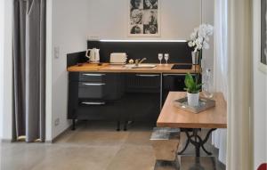 Stunning Home In Vedène With Wifi