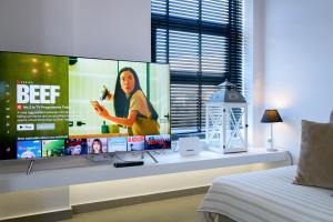 Stylish 2BR flat with stunning views & prv parking