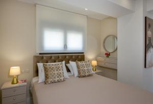 Aretousa Home