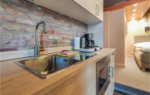 1 Bedroom Stunning Home In Damme