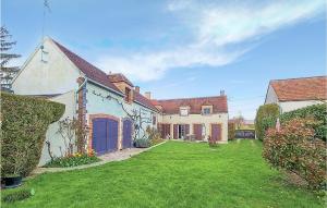 Maisons de vacances Nice home in Flacy with WiFi and 4 Bedrooms : photos des chambres