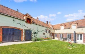 Maisons de vacances Nice home in Flacy with WiFi and 4 Bedrooms : photos des chambres