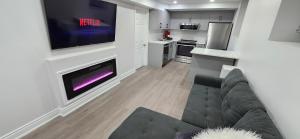 Cozy 2 Bedrooms & 2 Bathrooms Guest Suite with Electric Fireplace