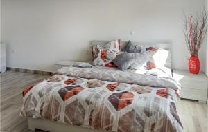 Nice Home In Kastel Zegarski With Wifi