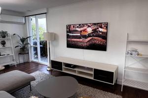 Large Toorak Village luxurious Apartment 20% OFF