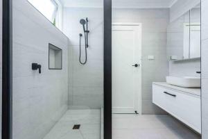 Large Toorak Village luxurious Apartment 20% OFF