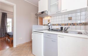 1 Bedroom Gorgeous Apartment In Vodice 
