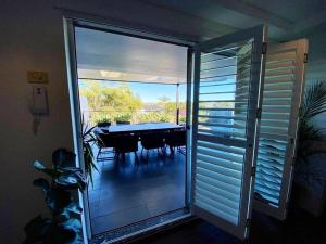 Chic Rose Bay Pad with HUGE outdoor sunny balcony