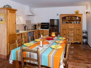 Maisons de vacances Spacious and comfortable holiday flat in a provencal country house, Gigondas : photos des chambres