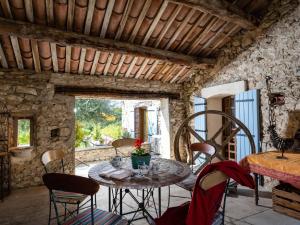 Maisons de vacances Comfortable cottage in an exceptional country house, Gigondas : photos des chambres