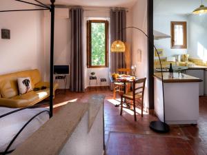 Maisons de vacances Comfortable cottage in an exceptional country house, Gigondas : photos des chambres