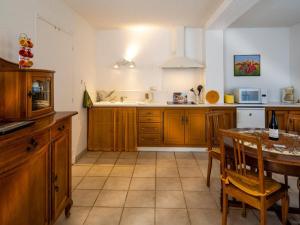 Maisons de vacances Charming holiday flat with private terrace and panoramic view, Gigondas : photos des chambres