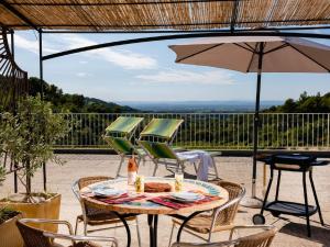 Maisons de vacances Comfortable holiday flat with private terrace and panoramic view, Gigondas : photos des chambres