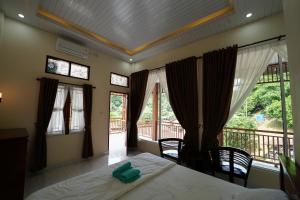 Ida Guest House & JUNGLE TREKKING